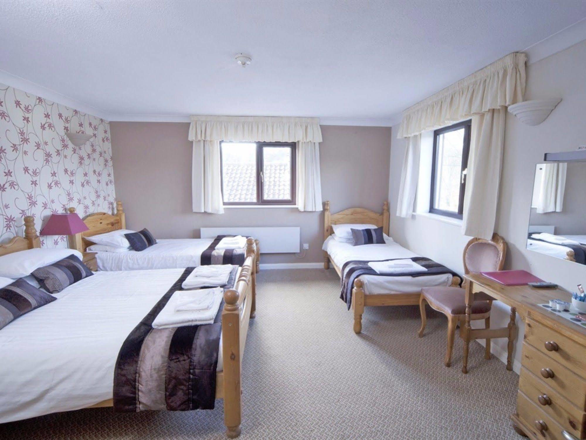 The Heath Inn Лейтън Бъзард Екстериор снимка